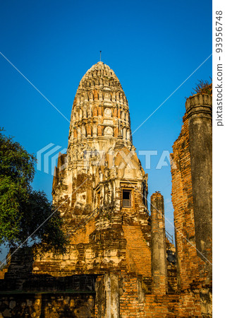 Wat Ratchaburana ruin temple in Ayutthaya Historical Park, Thailand Wat Ratchaburana ruin temple in Ayutthaya Historical Park, Thailand 93956748