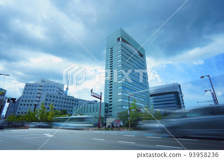 Summer clouds and skyscrapers in Momochi Summer clouds and skyscrapers in Momochi 93958236