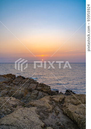 日禦崎的夕陽(島根縣出雲市) 日禦崎的夕陽(島根縣出雲市) 93958924