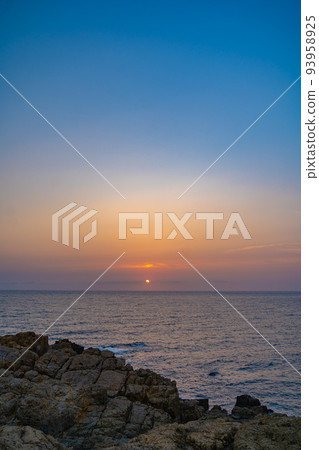 日禦崎的夕陽（島根縣出雲市） 93958925