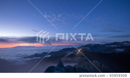 晨曦在山頂 晨曦在山頂 93959309