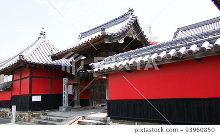 Gogenji Temple in Nakatsu City dyed in red 93960850