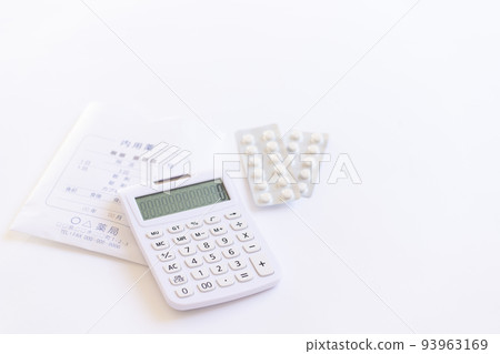 醫療費用藥物和計算器的圖像 93963169