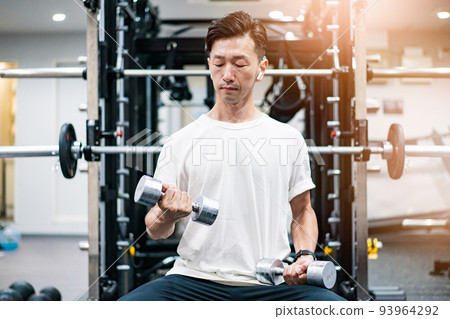 Middle men training in the gym 93964292