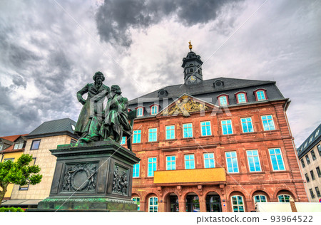 Monument to the Brothers Grimm and the Town Hall in Hanau, Hesse, Germany 93964522
