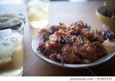 Fried chicken and highball Fried chicken and highball 93964595