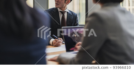 商業場景 三人行 93966810