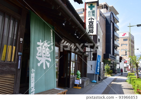 小田原市：國道1號線（箱根方向）的街景（舊東海道小田原宿） 93966853