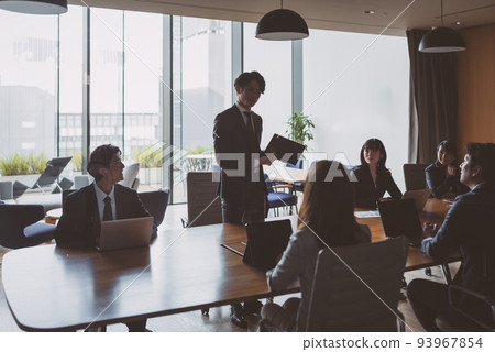 商業場景 三人行 93967854