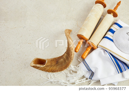Yom kippur concept. Tallit, Thorah and Shofar jewish religious symbols 93968377