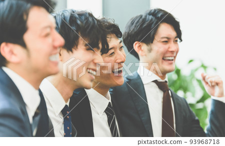 商業場景 三人行 93968718