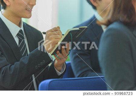 商業場景 三人行 93968723
