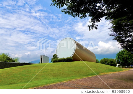 岡山縣勝田區凪町凪現代美術館圓柱形建築 93968960