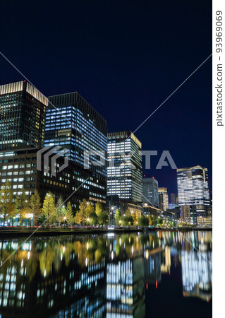Night view around the Imperial Palace (Chiyoda-ku, Tokyo / November) 93969069