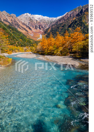 Autumn leaves in Kamikochi, Hotaka Federation and Azusa River [Nagano Prefecture] 93969552