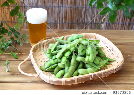 edamame and beer 93973896