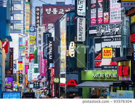 Myeong-dong, Seoul *partially soft focus 93976304