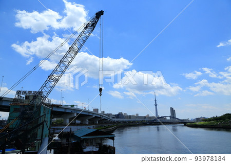 隅田川唯一的造船廠和起重機 93978184