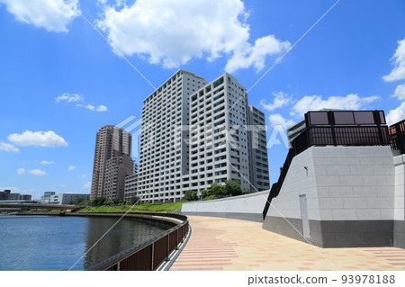 The Sumida River flowing through Adachi Ward and high-rise condominiums 93978188