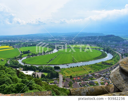 從蘇格蘭斯特靈的國家華萊士紀念碑看 93982236