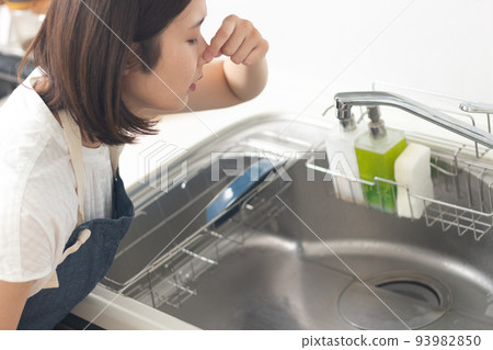 一個在乎廚房氣味的女人 93982850