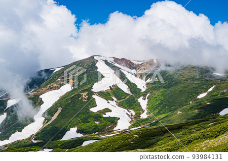 有余雪的大雪山 有余雪的大雪山 93984131