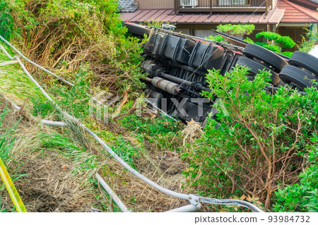 A picture of a truck that caused an accident and fell. A picture of a truck that caused an accident and fell. 93984732