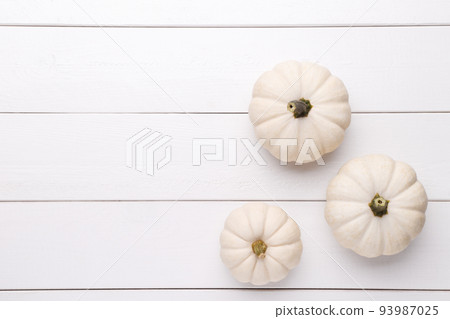 White decorative pumpkins White decorative pumpkins 93987025