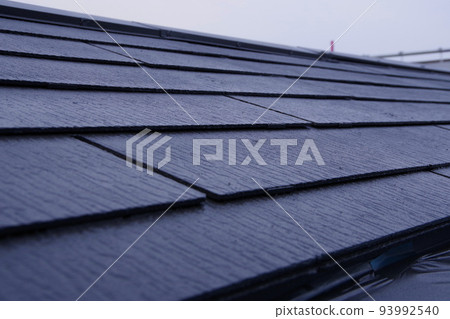 Slate roof tiles, detached house painting, roof painting, construction site, house with scaffolding, painting work, scaffolding, housing construction, curing Slate roof tiles, detached house painting, roof painting, construction site, house with scaffolding, painting work, scaffolding, housing construction, curing 93992540