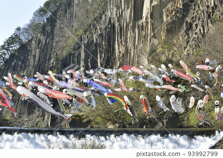 Streamers of carp streamers in Zaimokuiwa Park (Shiroishi City, Miyagi Prefecture) 93992799