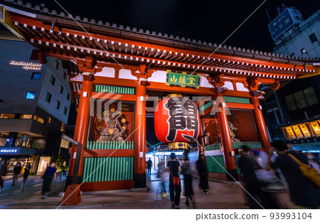 日本東京城市景觀最多 6 週......沒有行動限制。 Sensoji Temple和Kaminarimon仍然像以前一樣在晚上很熱鬧= 9月3日 日本東京城市景觀最多 6 週......沒有行動限制。 Sensoji Temple和Kaminarimon仍然像以前一樣在晚上很熱鬧= 9月3日 93993104