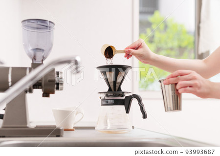 coffee preparation 93993687