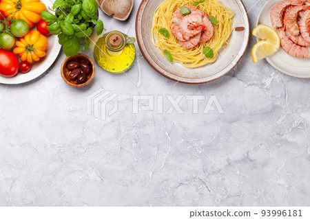 Pasta with shrimps 93996181