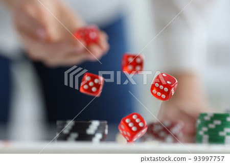 Five red dice are discarded from hand 93997757