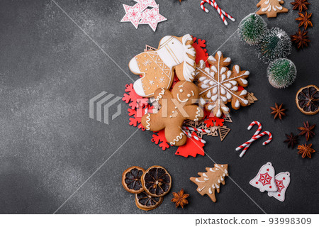Delicious gingerbread cookies with honey, ginger and cinnamon Delicious gingerbread cookies with honey, ginger and cinnamon 93998309