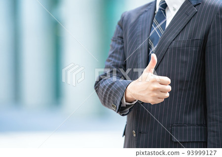 做“好”姿勢的商人 做“好”姿勢的商人 93999127
