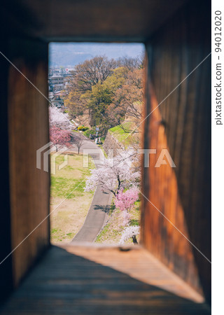Scenery seen from Gun Hazama [Ueda Castle Ruins Park in spring] 94012020