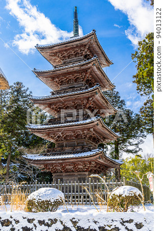 [Niigata Prefecture, Myosenji Temple] The only existing "five-storied pagoda" in Niigata Prefecture, winter edition January 94013122