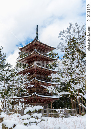 [Niigata Prefecture, Myosenji Temple] The only existing "five-storied pagoda" in Niigata Prefecture, winter edition January 94013139