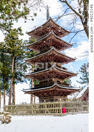 [Niigata Prefecture, Myosenji Temple] The only existing "five-storied pagoda" in Niigata Prefecture, winter edition January 94013146