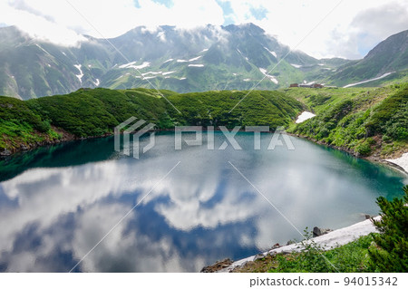 Mikuriga Pond, the flowers and scenery of Mt. Tsurugi in the Northern Alps Tateyama Mikuriga Pond, the flowers and scenery of Mt. Tsurugi in the Northern Alps Tateyama 94015342