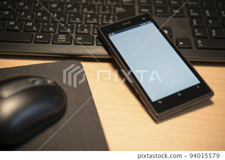 Smartphone and computer Smartphone and computer 94015579