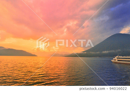 Mount Nantai Sunset, Lake Chuzenji (Nikko) 94016022