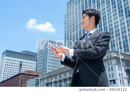 商務商人智能手機男性銷售商務人士通勤 94016122