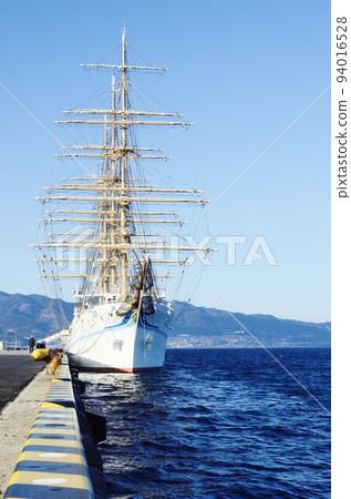 Sailing ship Kaiwomaru anchored in Beppu Bay Sailing ship Kaiwomaru anchored in Beppu Bay 94016528
