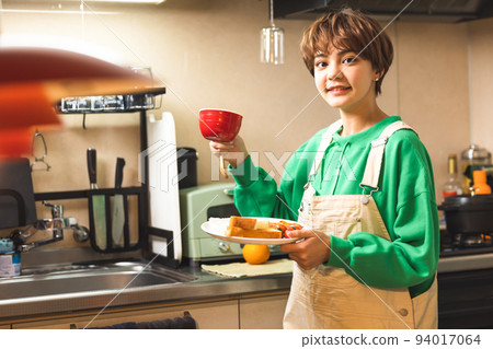 Young woman lifestyle cooking Young woman lifestyle cooking 94017064