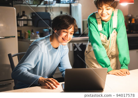 Couple lifestyle Couple lifestyle 94017578