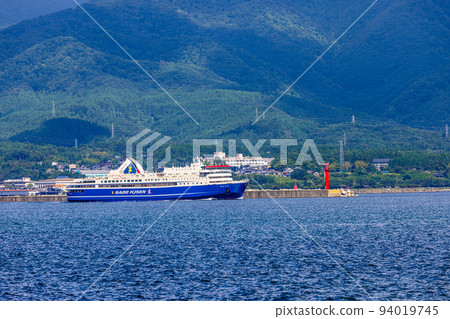 [Niigata Prefecture/Sado] Tokiwa Maru departs Sado in August 94019745