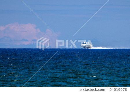 [Niigata Prefecture/Sado] Jetfoil speeding through Sado Ryotsu Bay (National Route 350) Summer Edition August 94019978