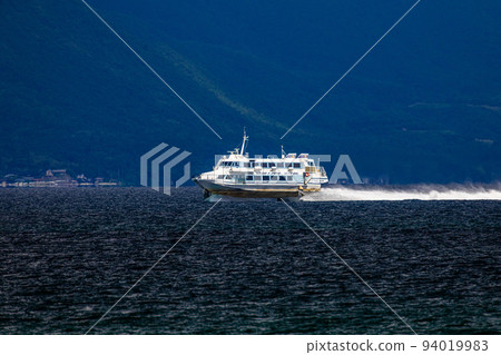 [Niigata Prefecture/Sado] Jetfoil speeding through Sado Ryotsu Bay (National Route 350) Summer Edition August 94019983
